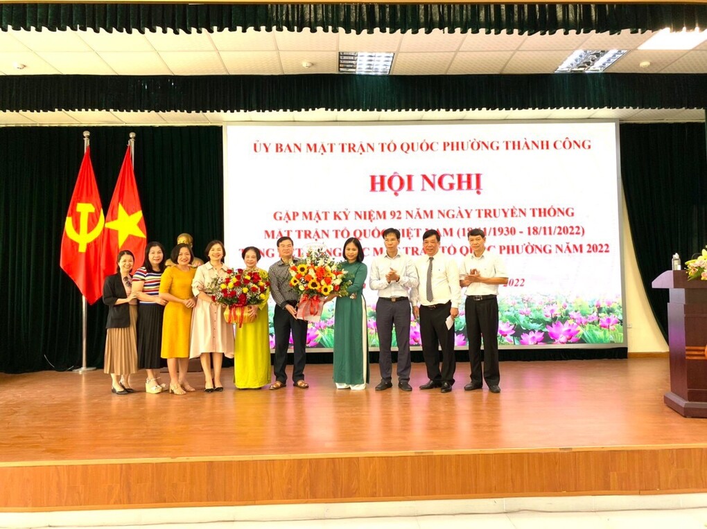 Trường TH Thành Công A chúc mừng Ủy ban MTTQ phường Thành Công nhân kỷ niệm 92 năm ngày thành lập MTTQ Việt Nam