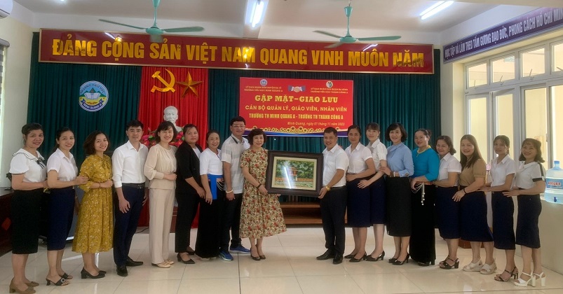 Buổi gặp mặt giao lưu thắm tình đoàn kết giữa hai trường Tiểu học Thành Công A- Ba Đình và trường Tiểu học Minh Quang A- Ba Vì
